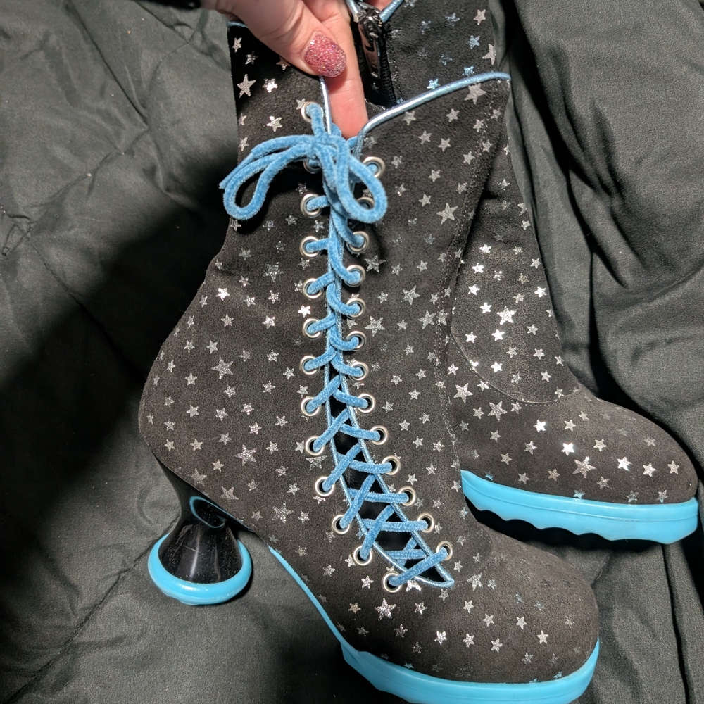 John Fluevog Mini Lover Limited Edition Black and Blue Star Lace-Up Boots - Picture 4 of 8